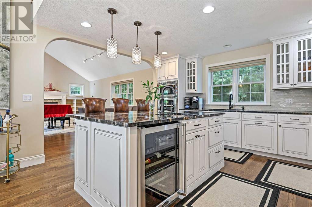 Single Family House for Sale in  Slopeview Drive SW Springbank Hill Calgary 