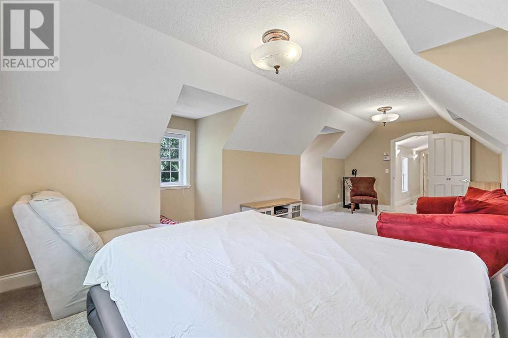 Single Family House for Sale in  Slopeview Drive SW Springbank Hill Calgary 