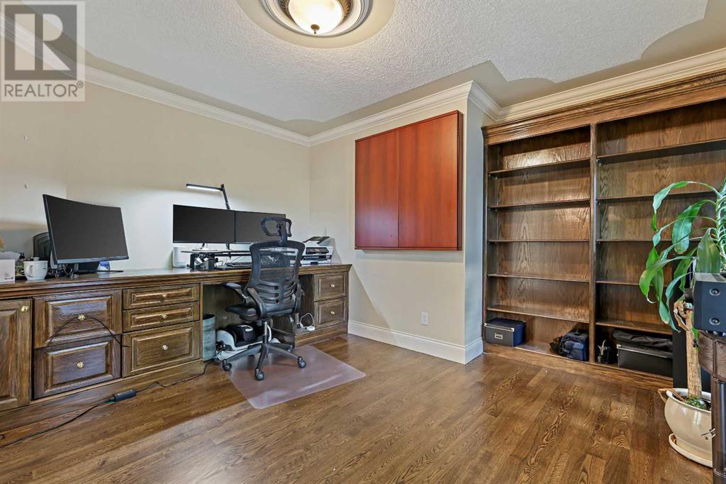 Single Family House for Sale in  Slopeview Drive SW Springbank Hill Calgary 
