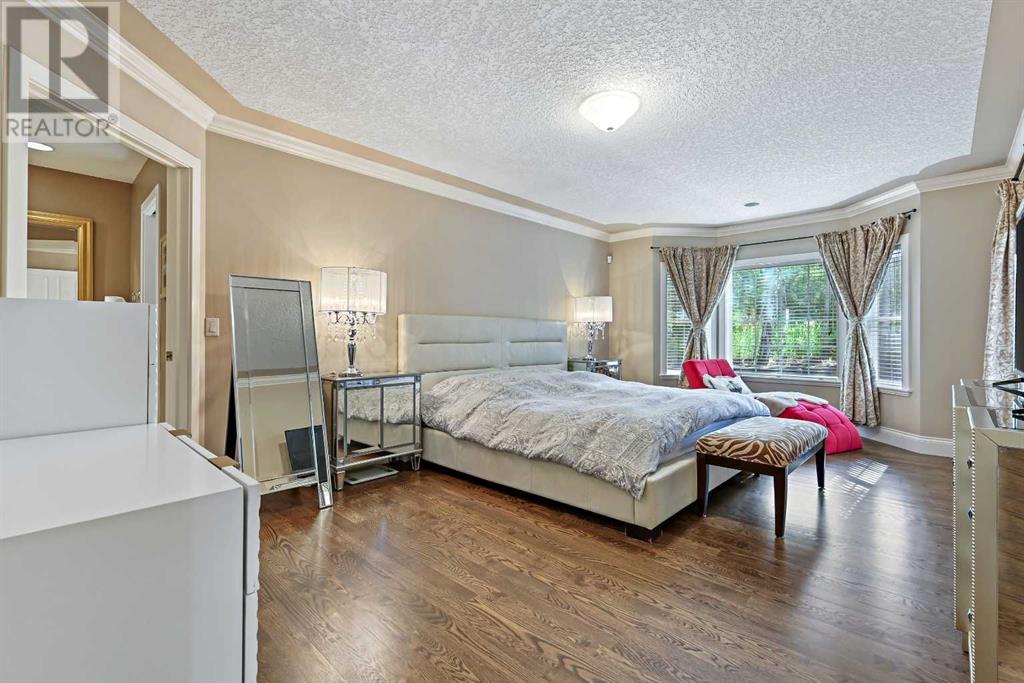 Single Family House for Sale in  Slopeview Drive SW Springbank Hill Calgary 