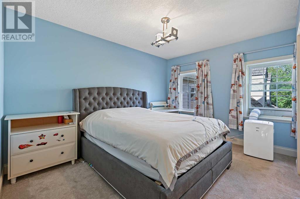 Single Family House for Sale in  Slopeview Drive SW Springbank Hill Calgary 