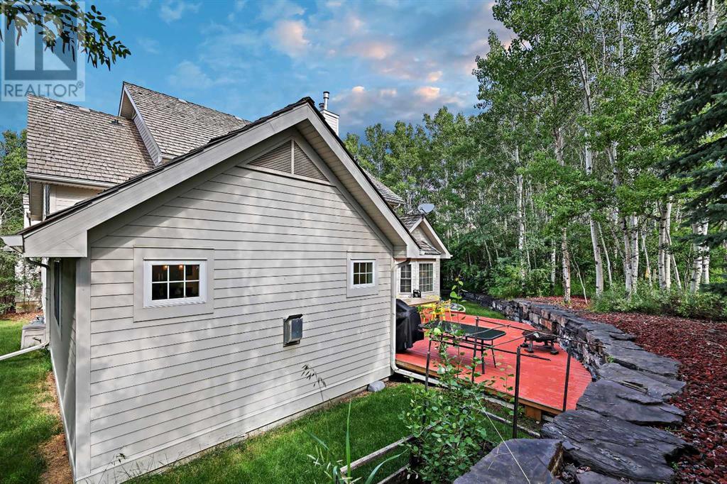 Single Family House for Sale in  Slopeview Drive SW Springbank Hill Calgary 