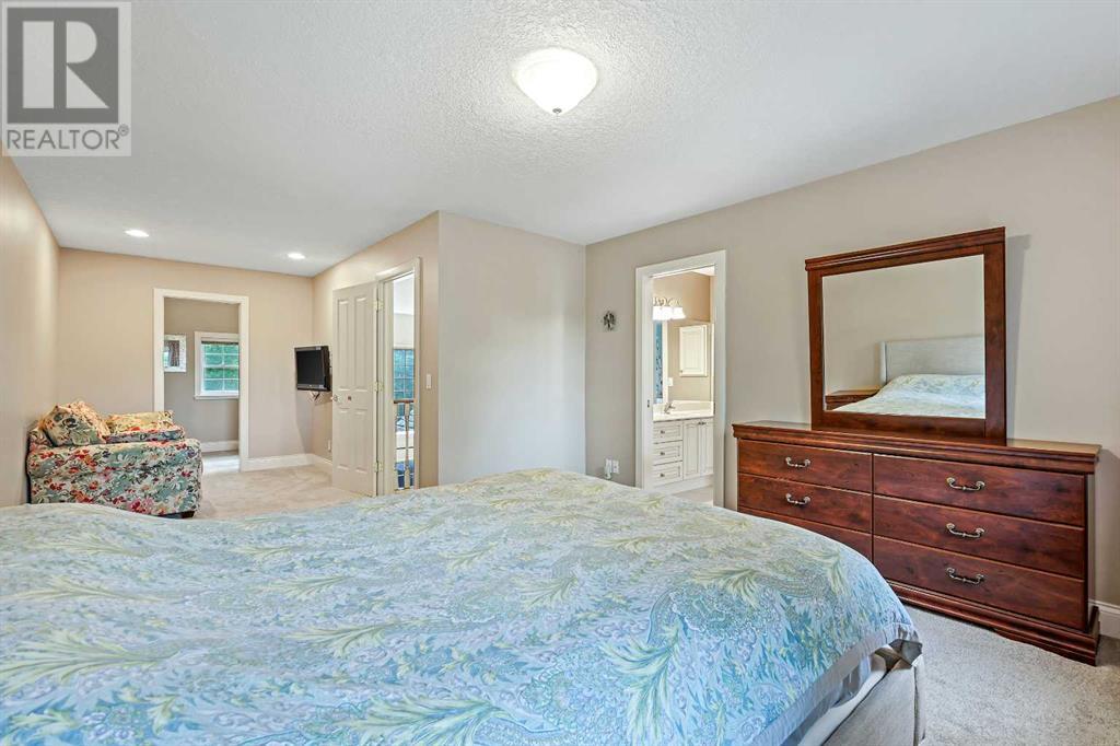 Single Family House for Sale in  Slopeview Drive SW Springbank Hill Calgary 