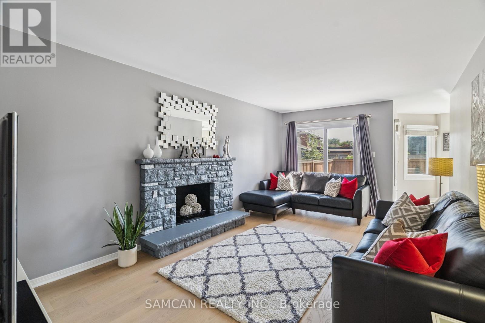 Photo 12 of 1462 Gibson Drive, Oakville ON
