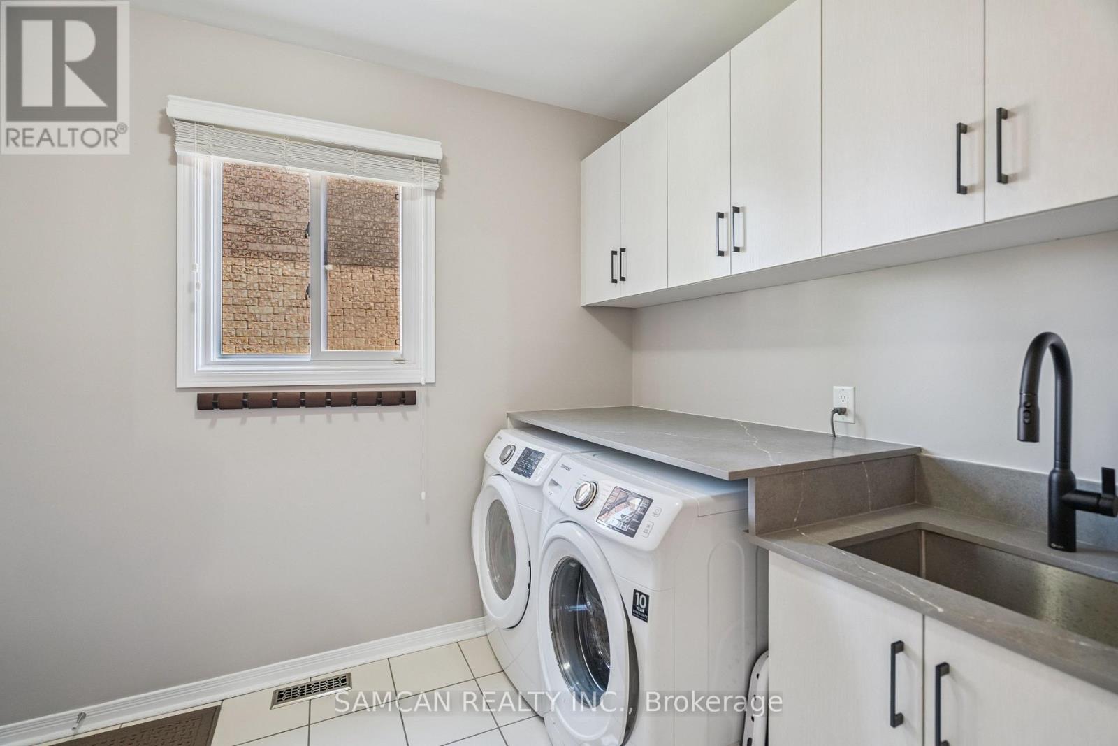 Photo 13 of 1462 Gibson Drive, Oakville ON