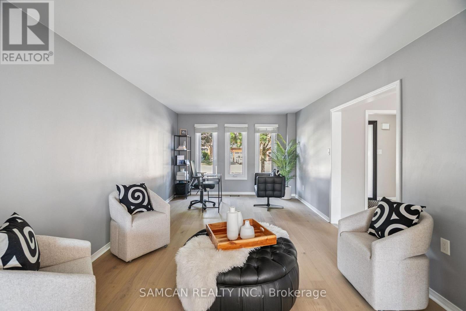 Photo 5 of 1462 Gibson Drive, Oakville ON