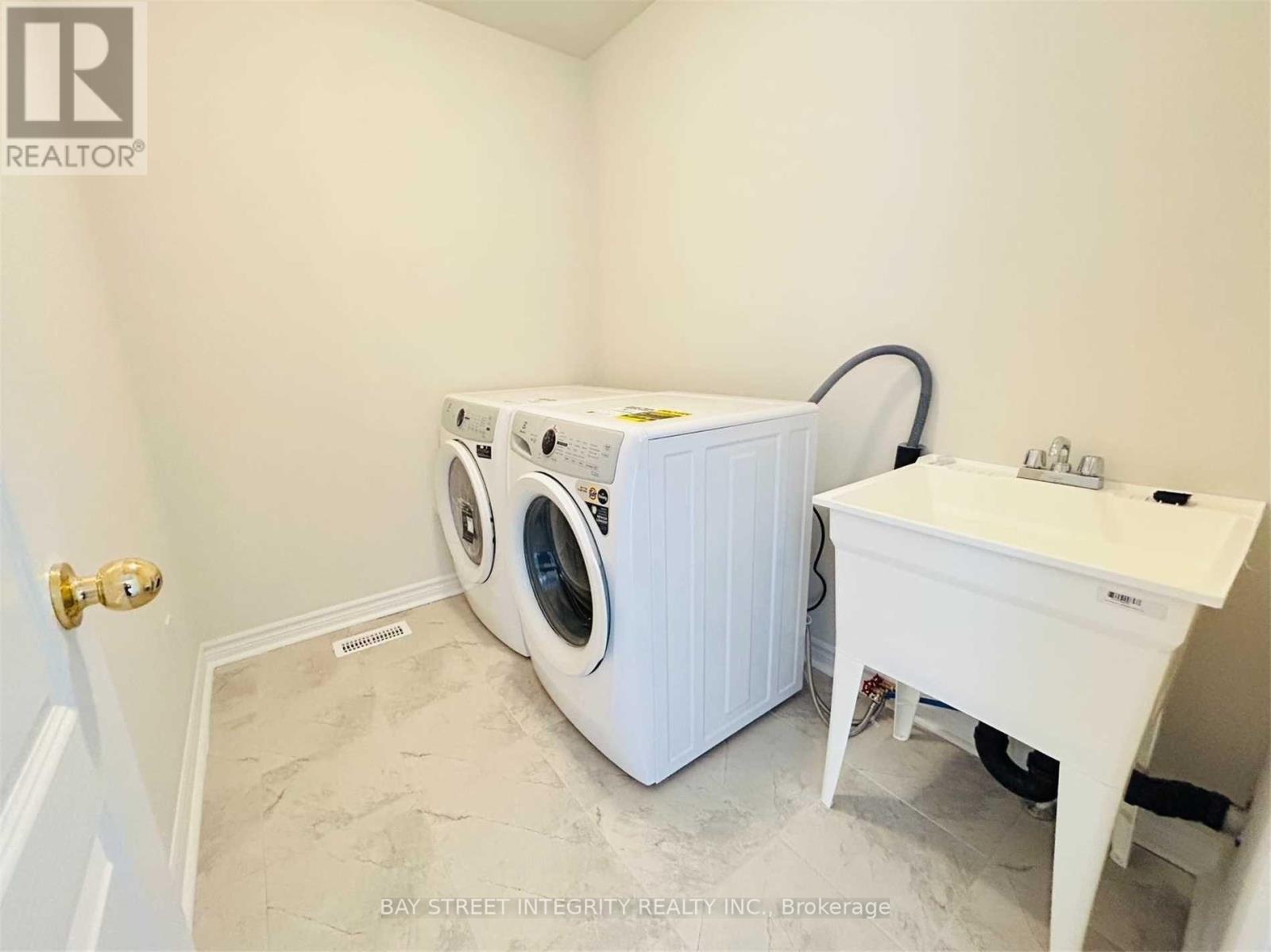 Photo 22 of 1843 Fosterbrook Street, Oshawa ON