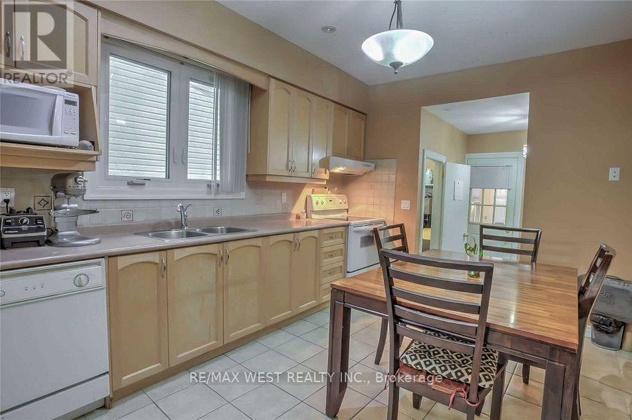 Photo 21 of 472 Symington Avenue, Toronto ON