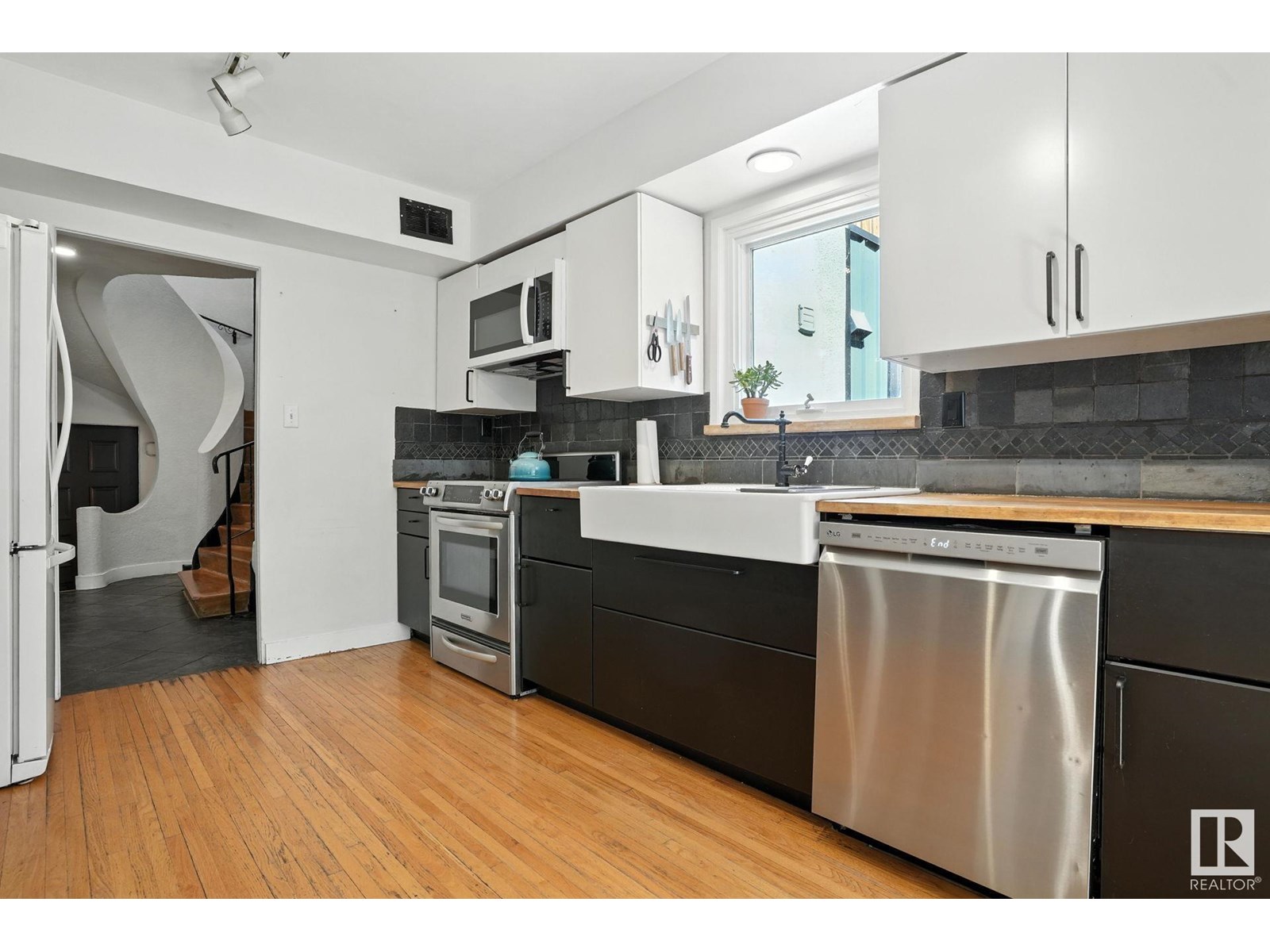 Photo 17 of 5406 110 St Nw, Edmonton AB
