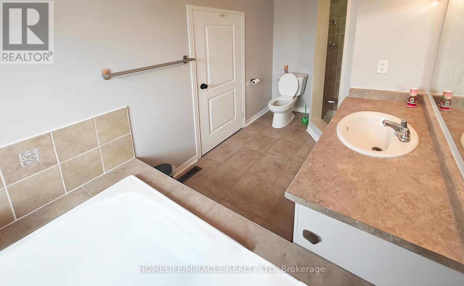 Photo 11 of 6 September Place, Brampton ON