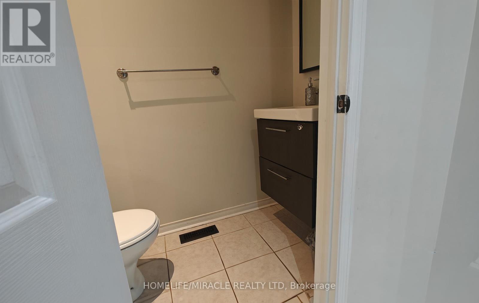 Photo 32 of 6 September Place, Brampton ON