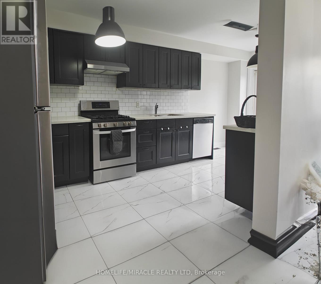 Photo 34 of 6 September Place, Brampton ON