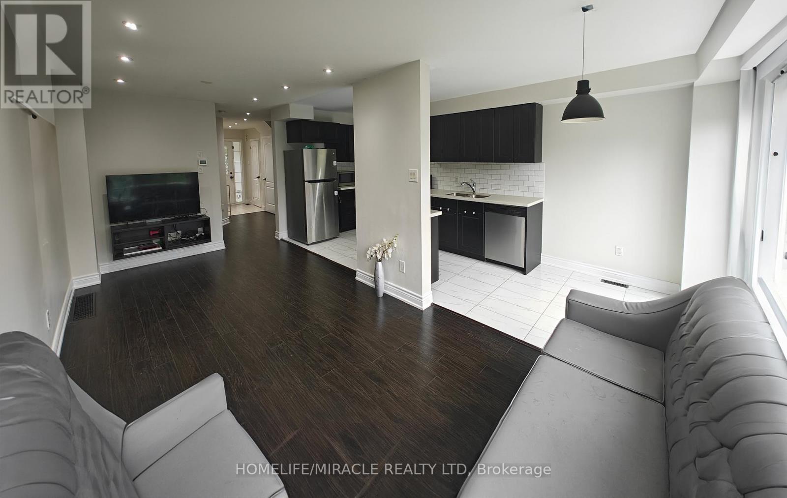 Photo 37 of 6 September Place, Brampton ON
