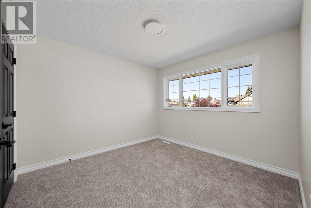 Single Family House for Sale in  Douglas Woods Manor SE Douglasdale/Glen Calgary 