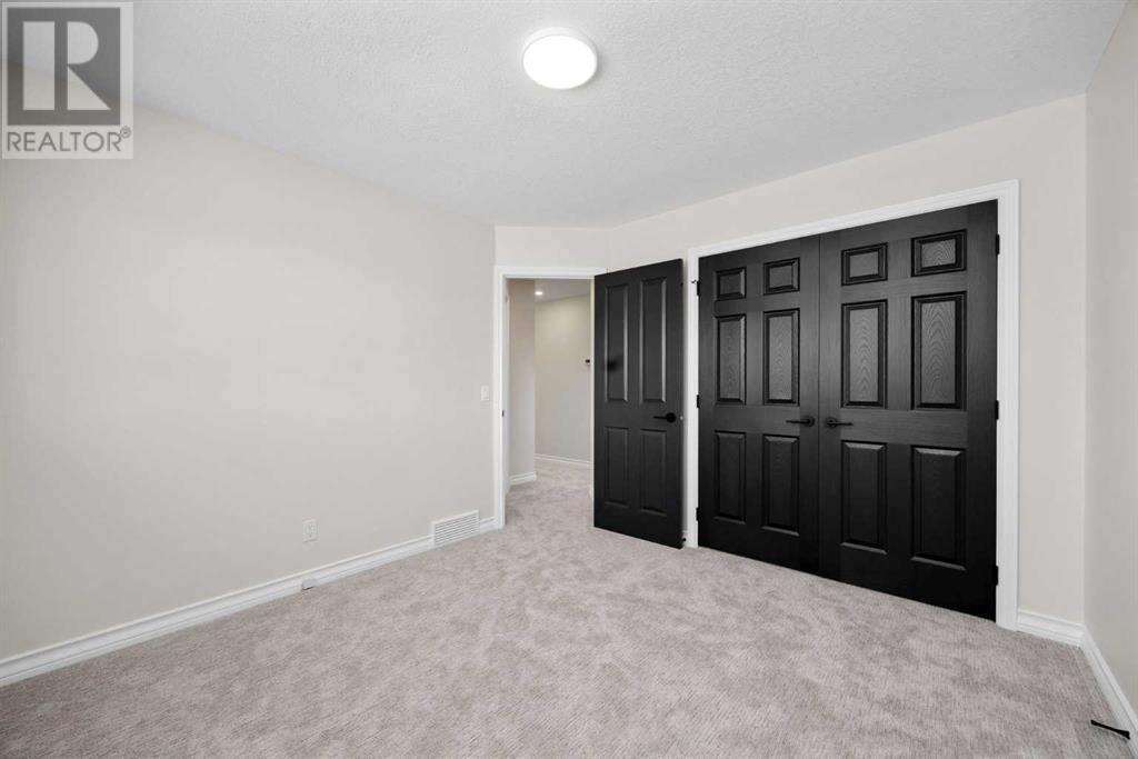 Single Family House for Sale in  Douglas Woods Manor SE Douglasdale/Glen Calgary 