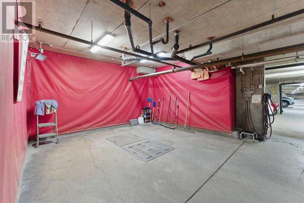 Single Family House for Sale in    Street SW Shawnee Slopes Calgary 