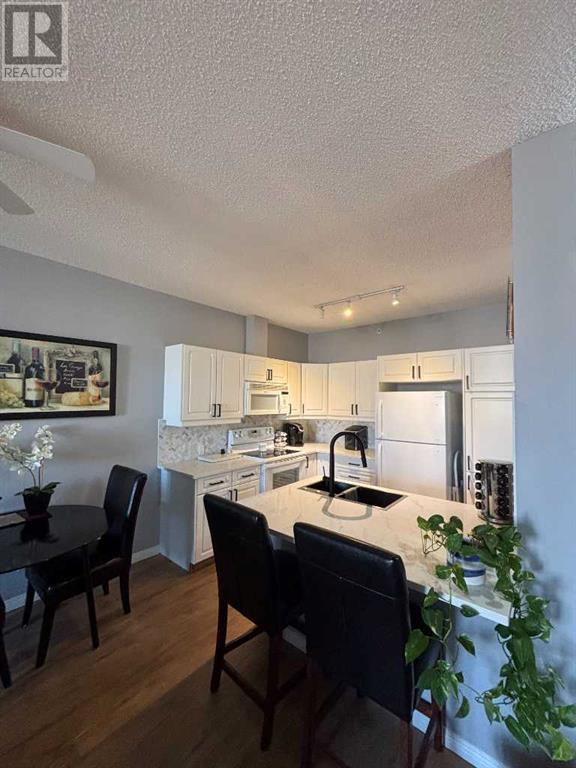 Single Family House for Sale in    Street SW Shawnee Slopes Calgary 