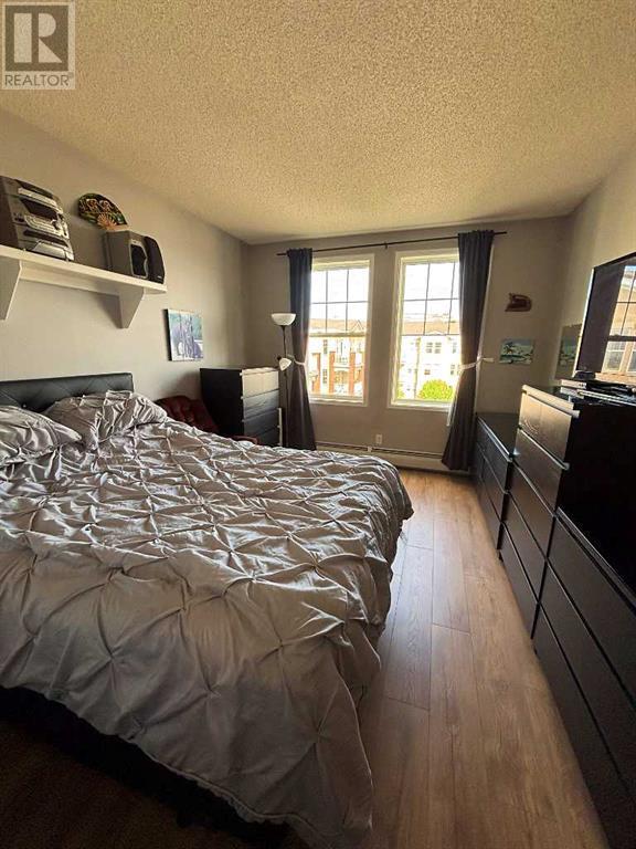 Single Family House for Sale in    Street SW Shawnee Slopes Calgary 