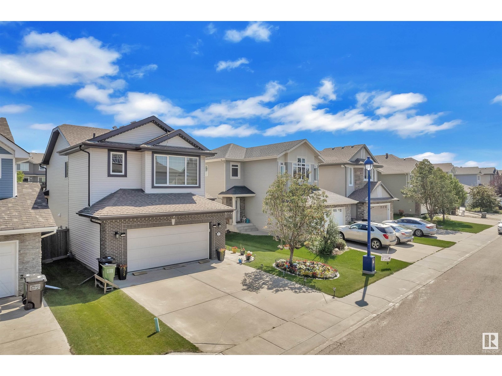 Photo 3 of 1907 67 St Sw, Edmonton AB