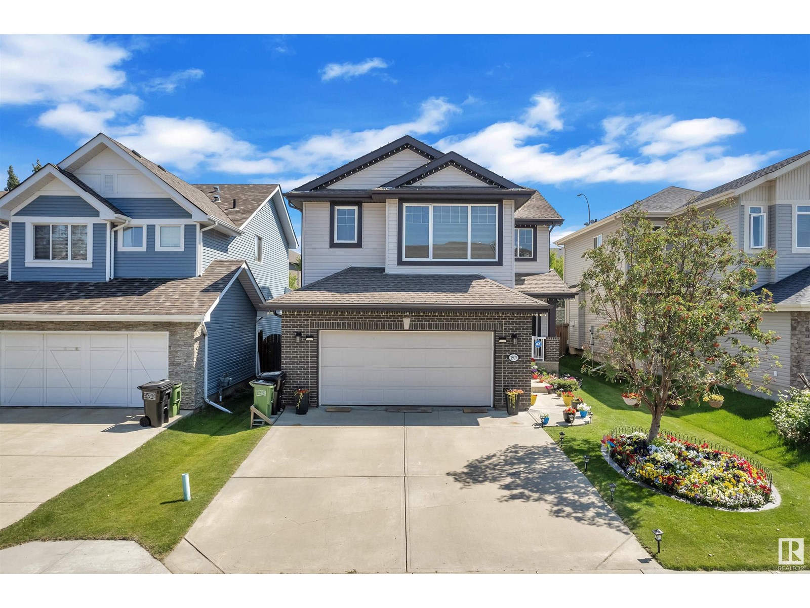 Photo 4 of 1907 67 St Sw, Edmonton AB