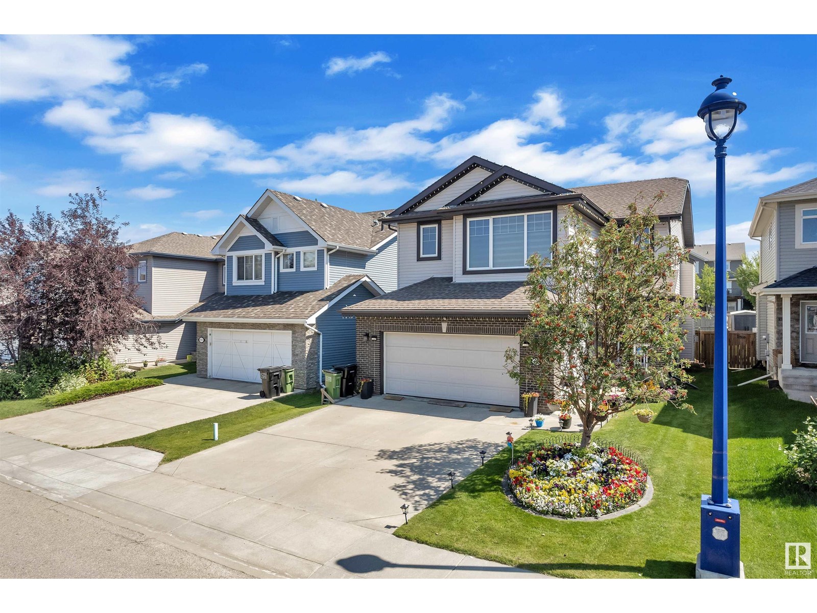 Photo 2 of 1907 67 St Sw, Edmonton AB