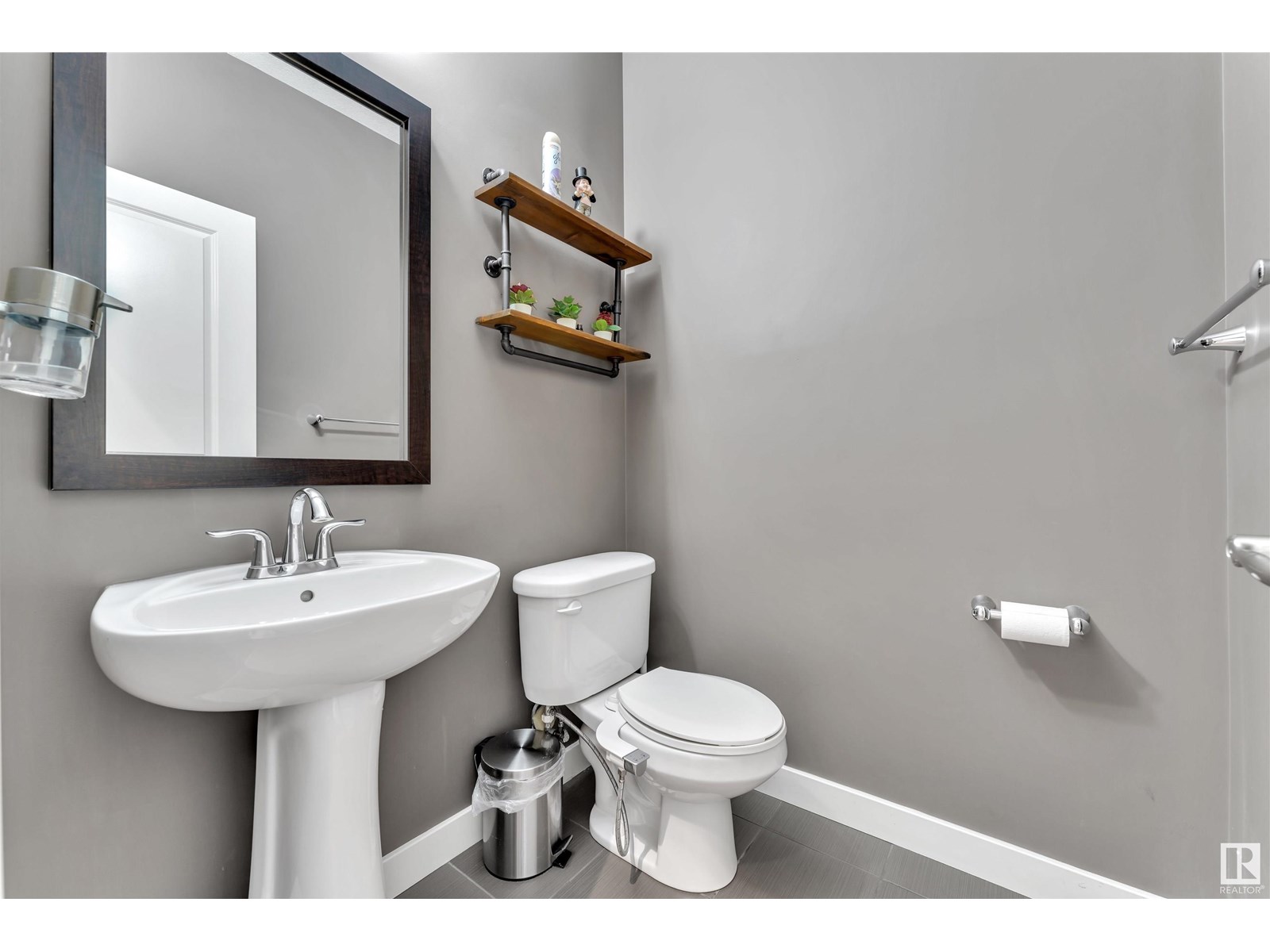 Photo 11 of 1907 67 St Sw, Edmonton AB