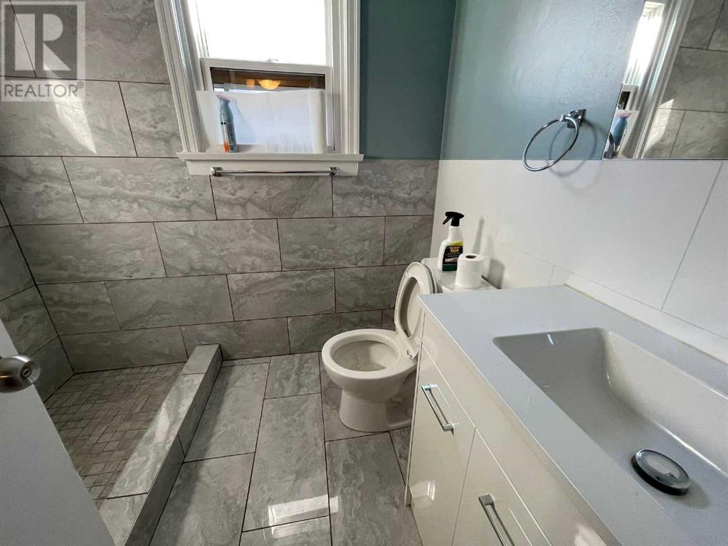 Single Family House Bungalow for Sale in   Avenue NE Renfrew Calgary 