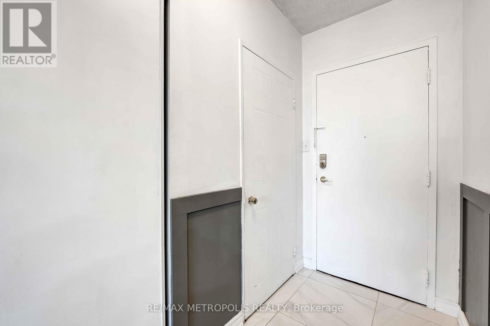 Photo 3 of 1011 410 Mclevin Avenue, Toronto ON