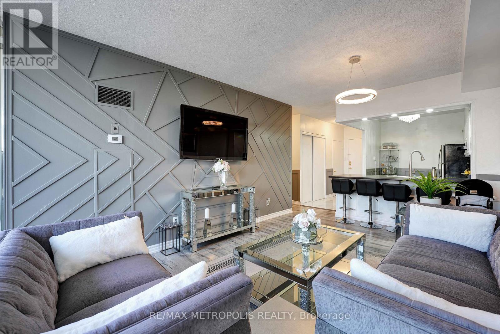 Photo 5 of 1011 410 Mclevin Avenue, Toronto ON