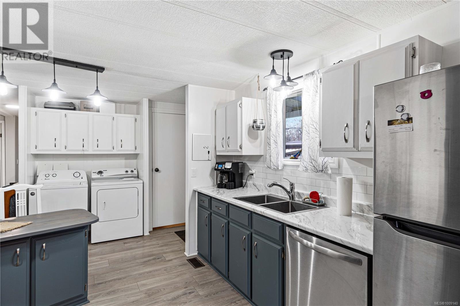Photo 11 of 26 61 12 Th St, Nanaimo BC