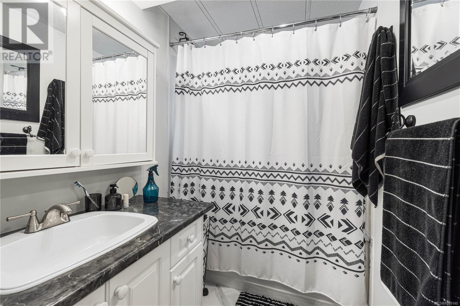 Photo 21 of 26 61 12 Th St, Nanaimo BC