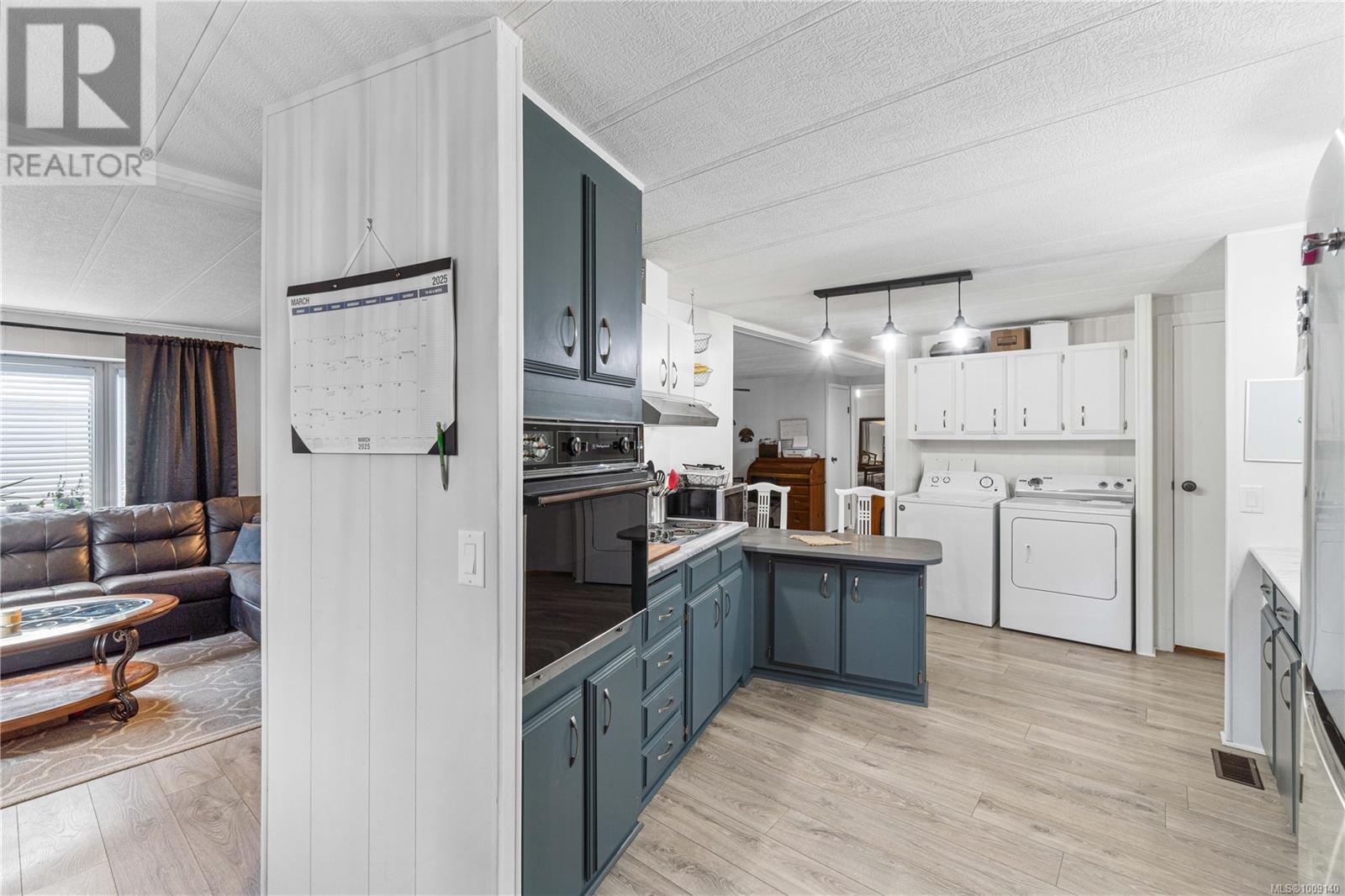 Photo 15 of 26 61 12 Th St, Nanaimo BC