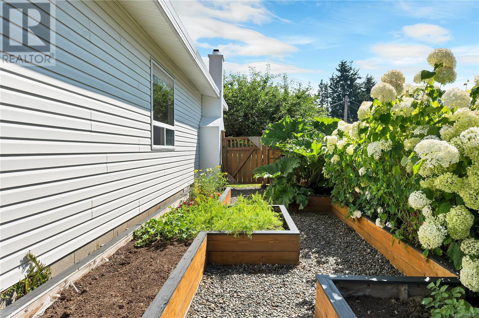 Photo 8 of 764 Kalmar Rd, Campbell River BC