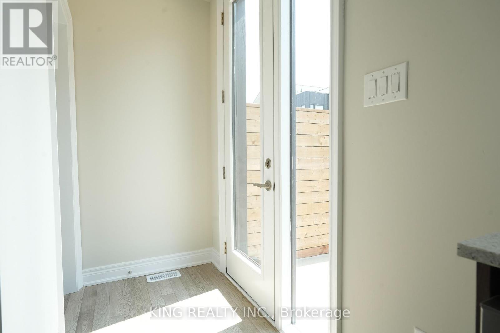 Photo 12 of 52 2273 Turnberry Road, Burlington ON