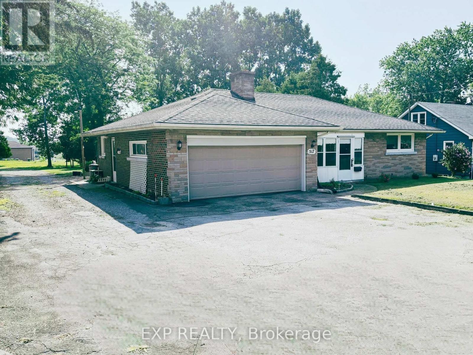 Photo 4 of 517 Norfolk Street S, Norfolk ON