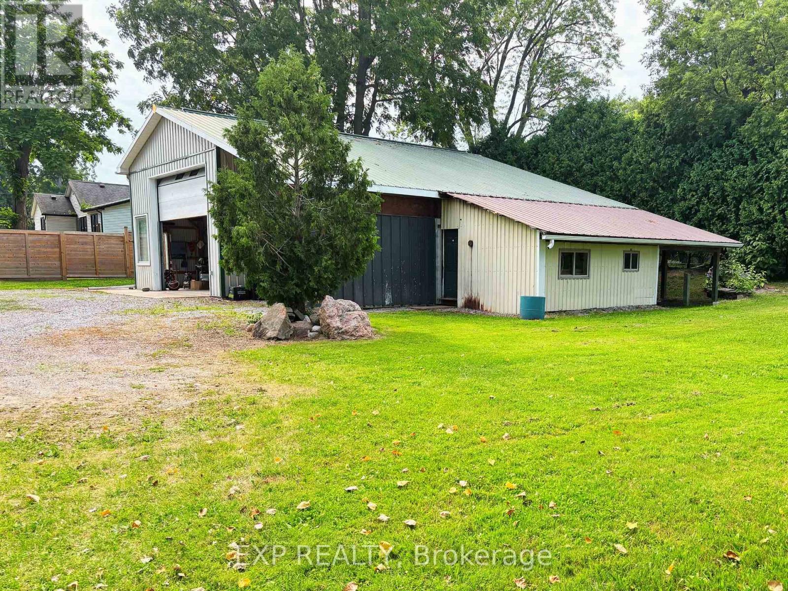 Photo 16 of 517 Norfolk Street S, Norfolk ON
