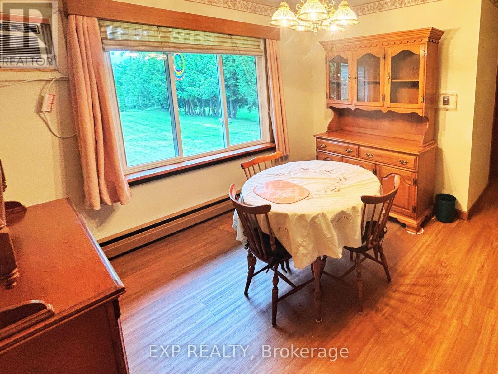 Photo 18 of 517 Norfolk Street S, Norfolk ON