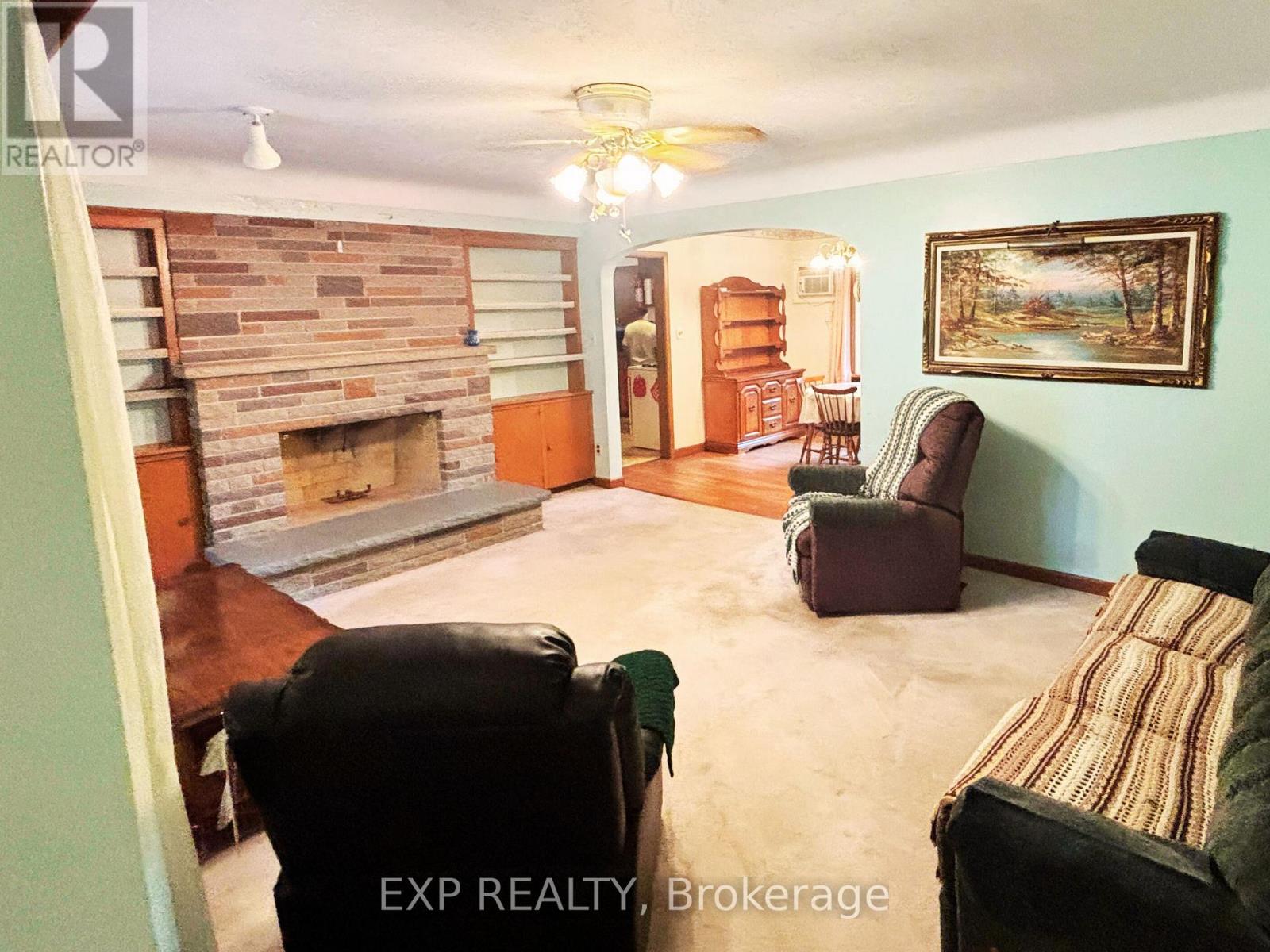 Photo 1 of 517 Norfolk Street S, Norfolk ON