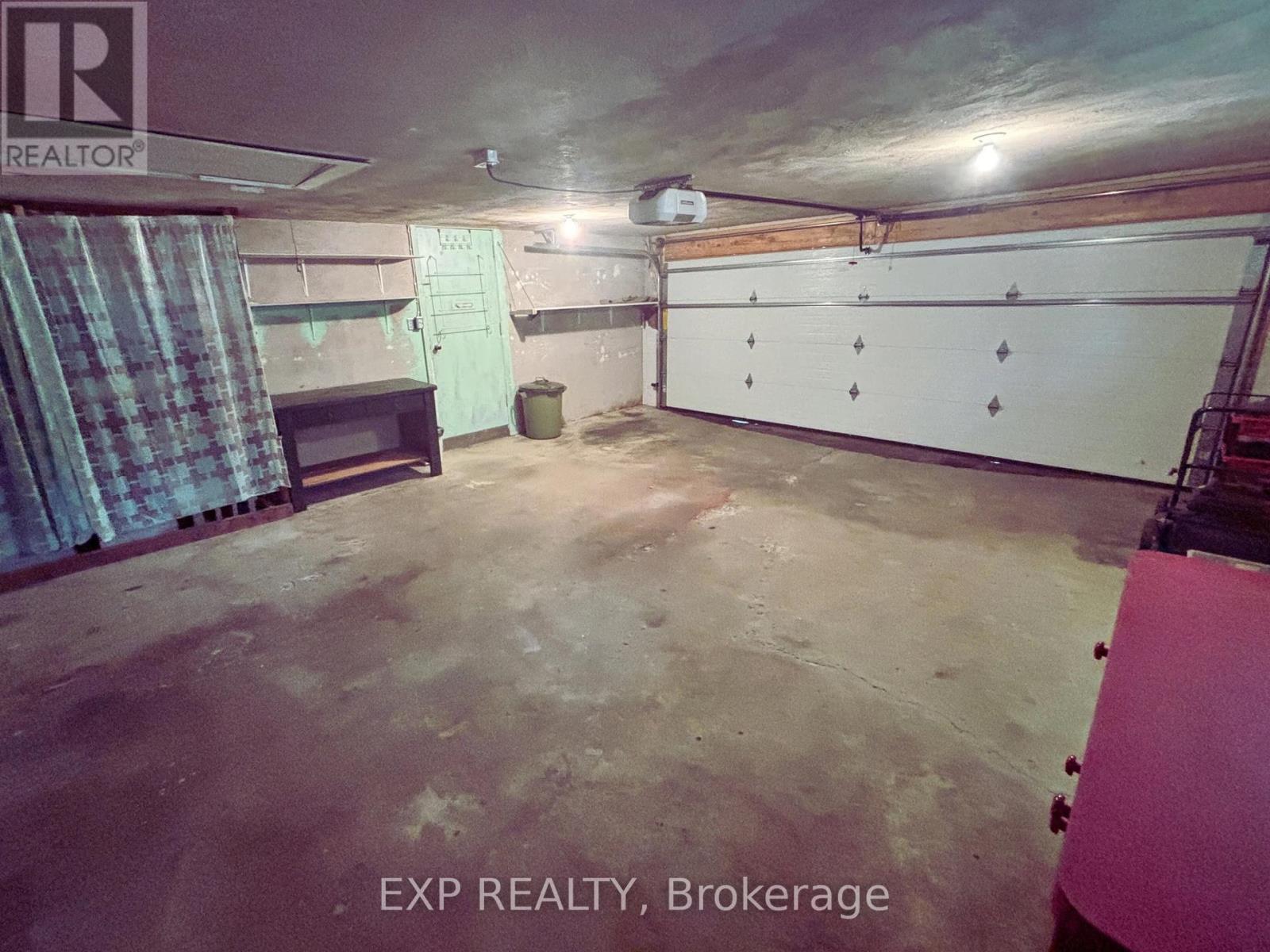 Photo 7 of 517 Norfolk Street S, Norfolk ON