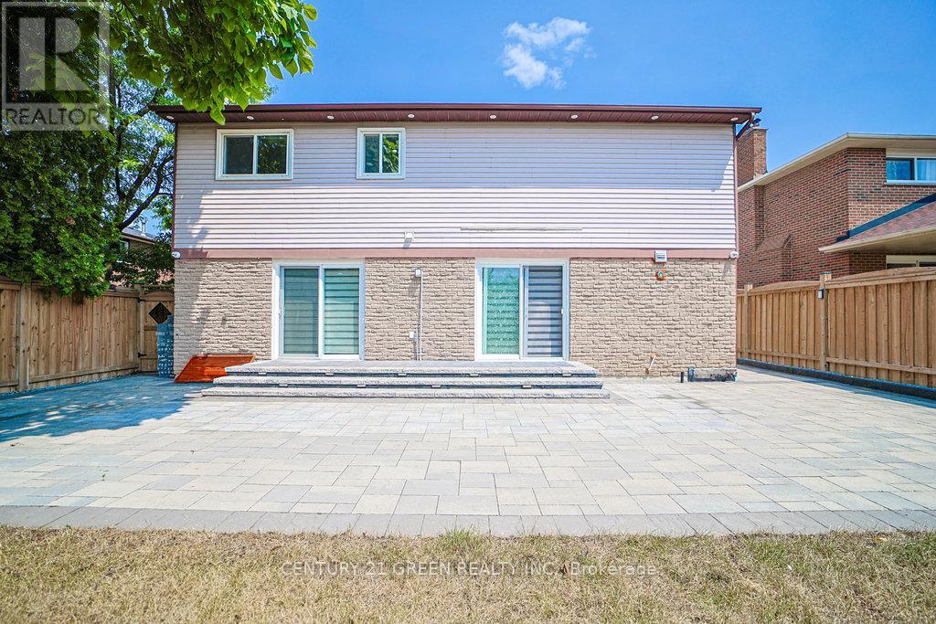 Photo 10 of 236 Ingleton Boulevard, Toronto ON