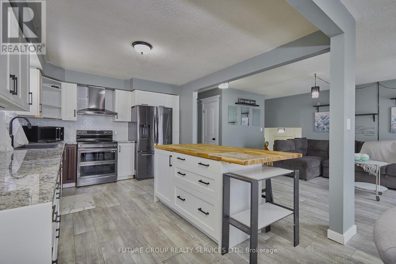Photo 10 of 5 Burke Street, Georgina ON