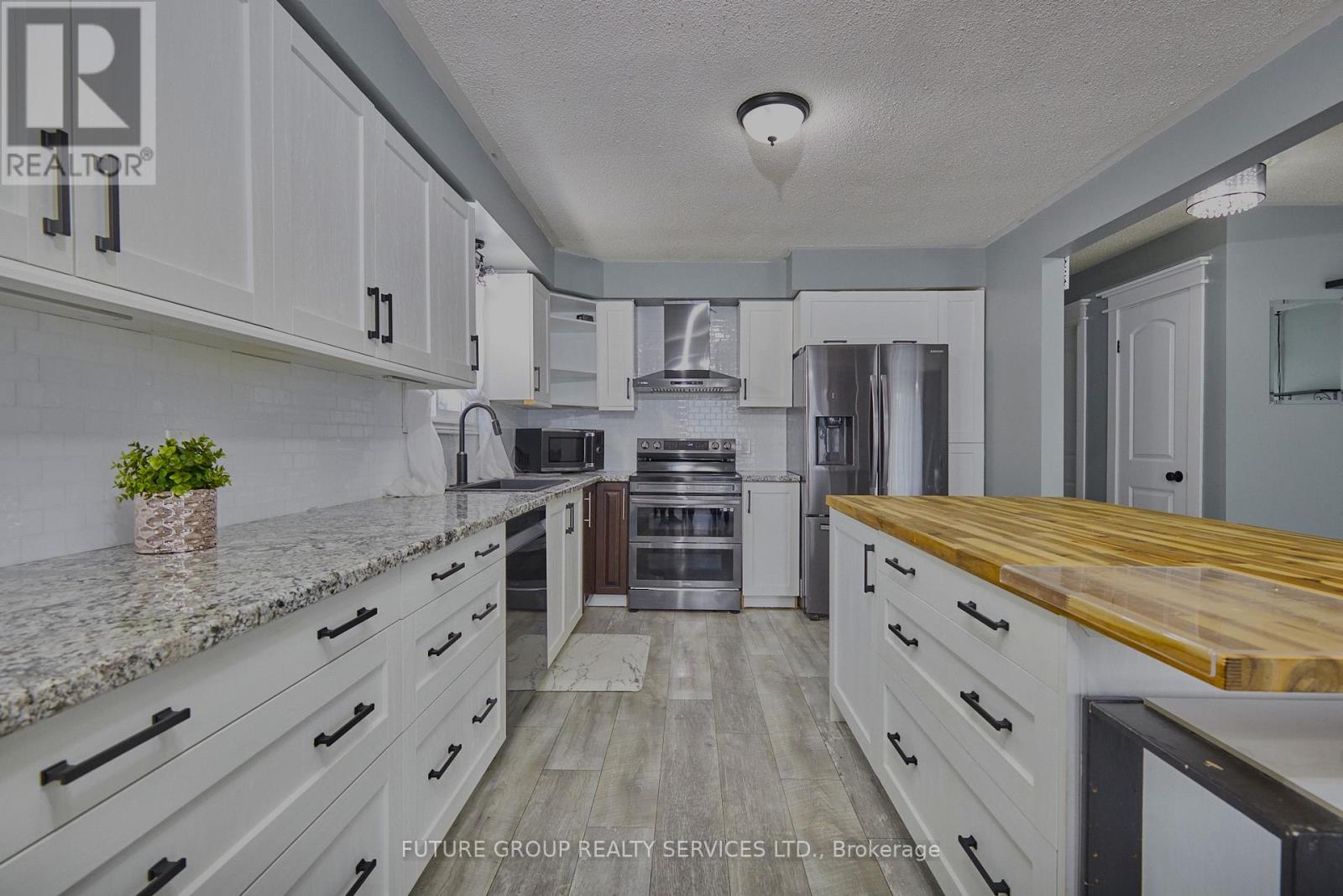 Photo 11 of 5 Burke Street, Georgina ON