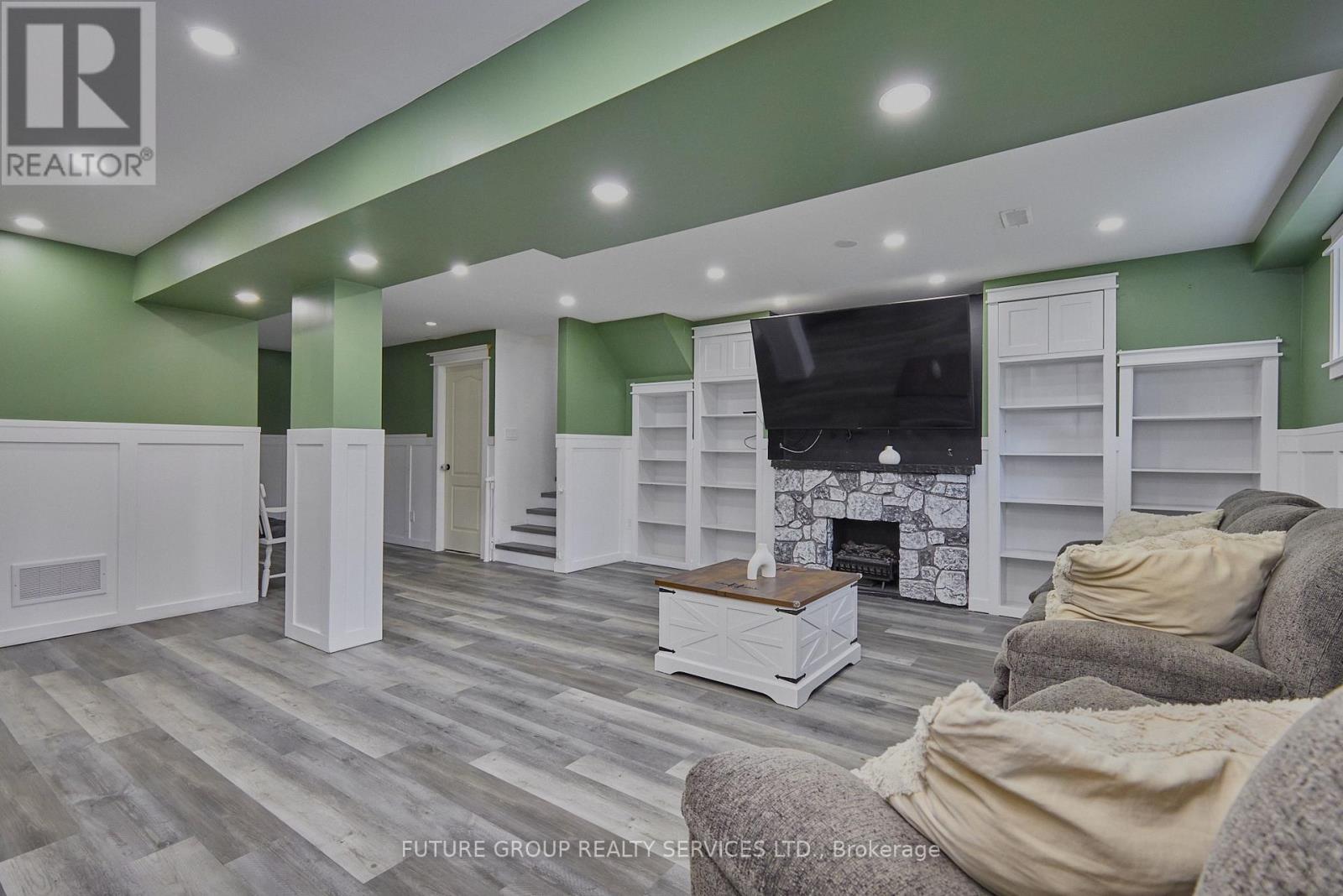 Photo 21 of 5 Burke Street, Georgina ON