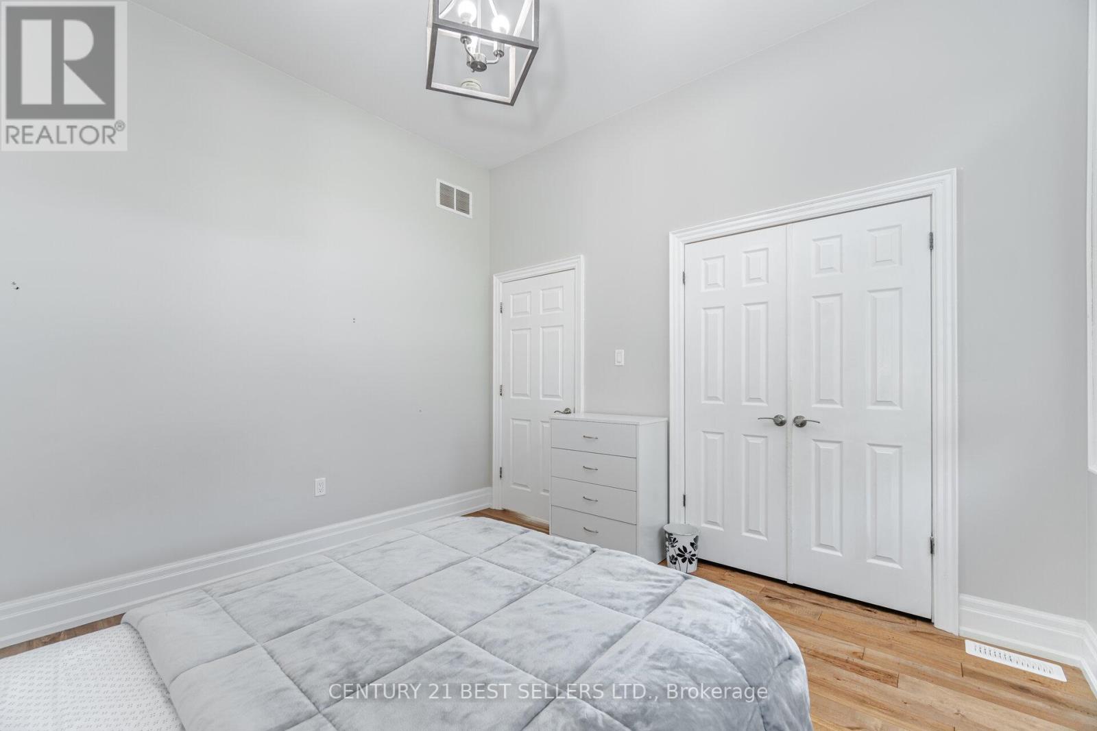 Photo 23 of 10108 Clarkway Drive, Brampton ON