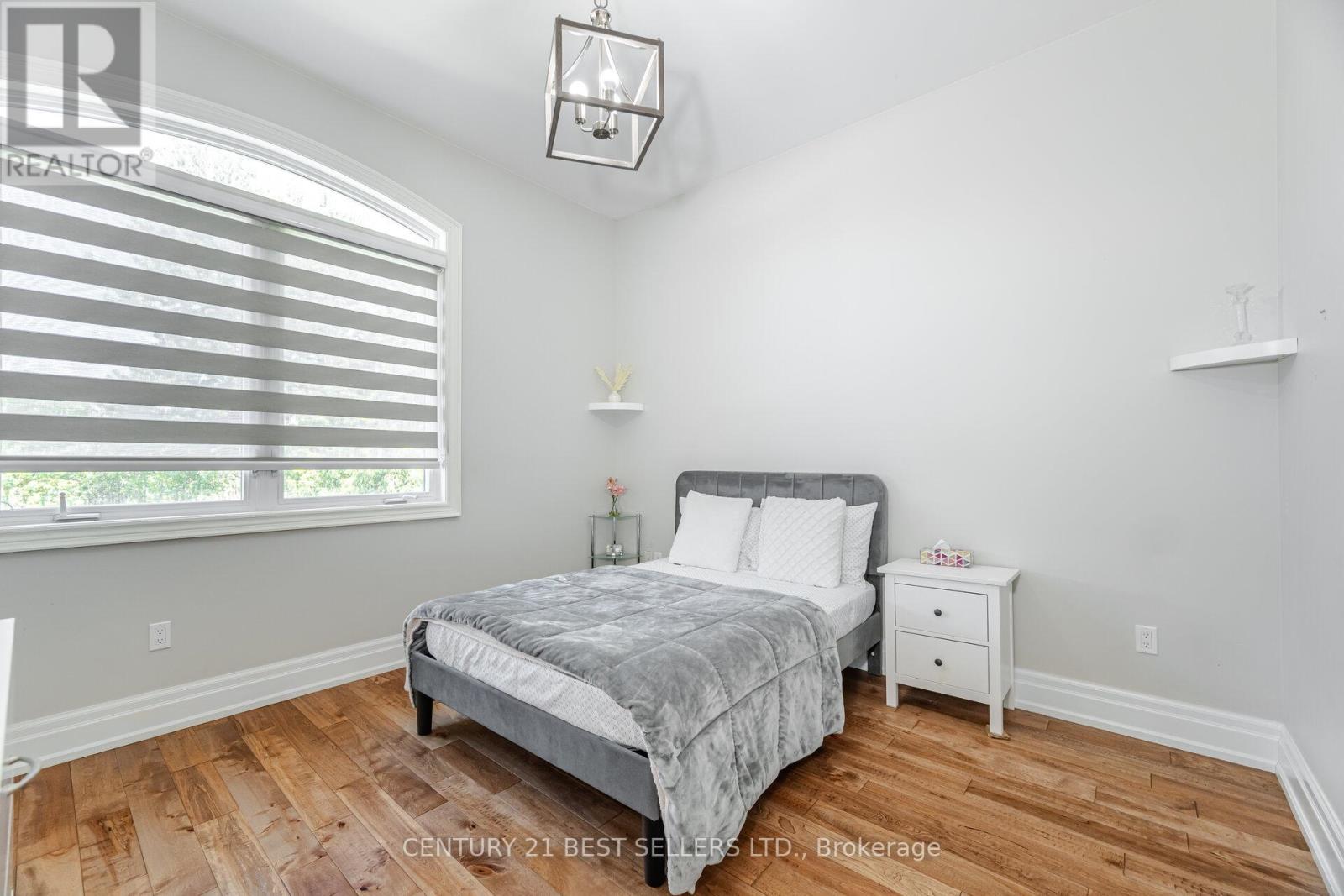 Photo 22 of 10108 Clarkway Drive, Brampton ON