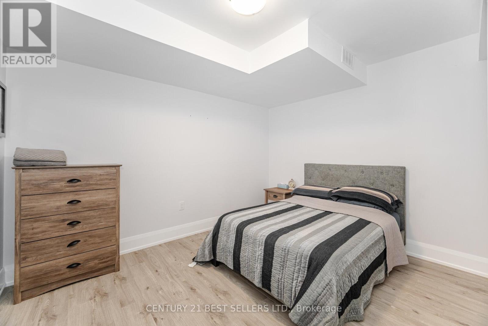 Photo 35 of 10108 Clarkway Drive, Brampton ON