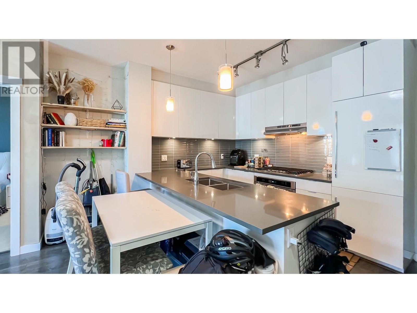 Photo 8 of 327 9366 Tomicki Avenue, Richmond BC