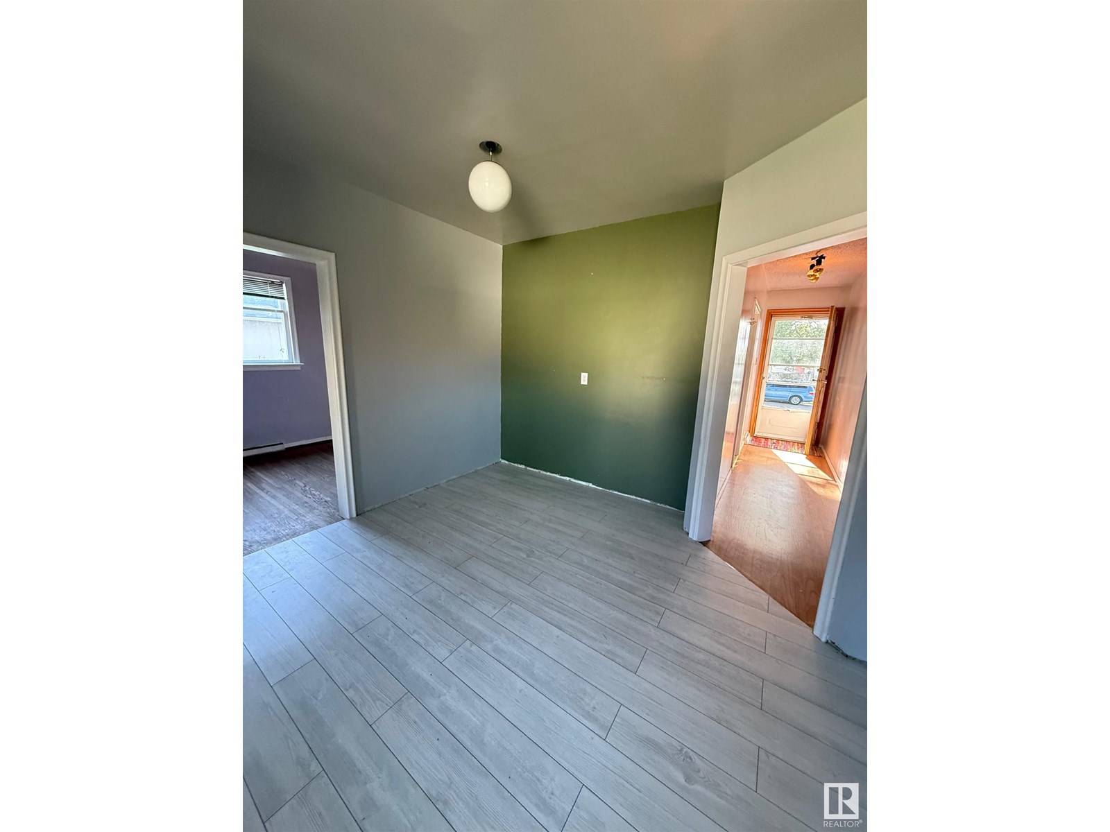Photo 10 of 12425 126 St Nw, Edmonton AB