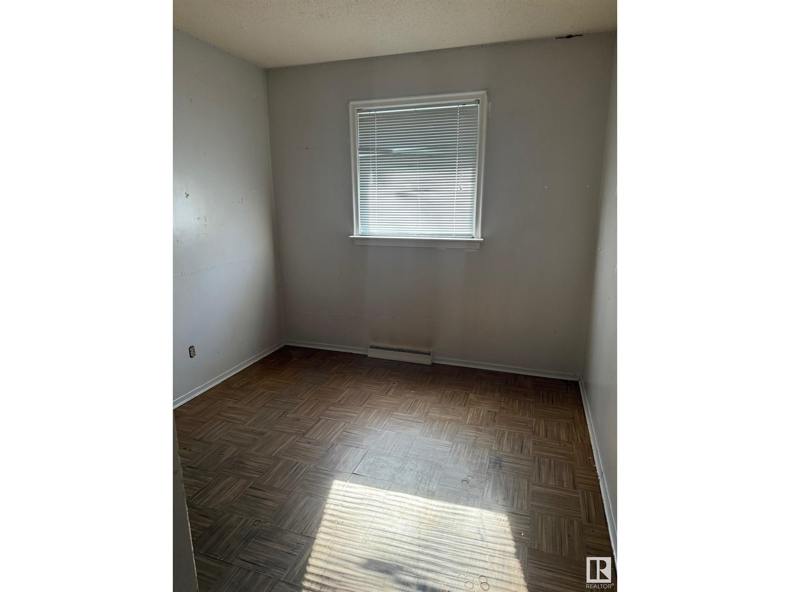 Photo 14 of 12425 126 St Nw, Edmonton AB