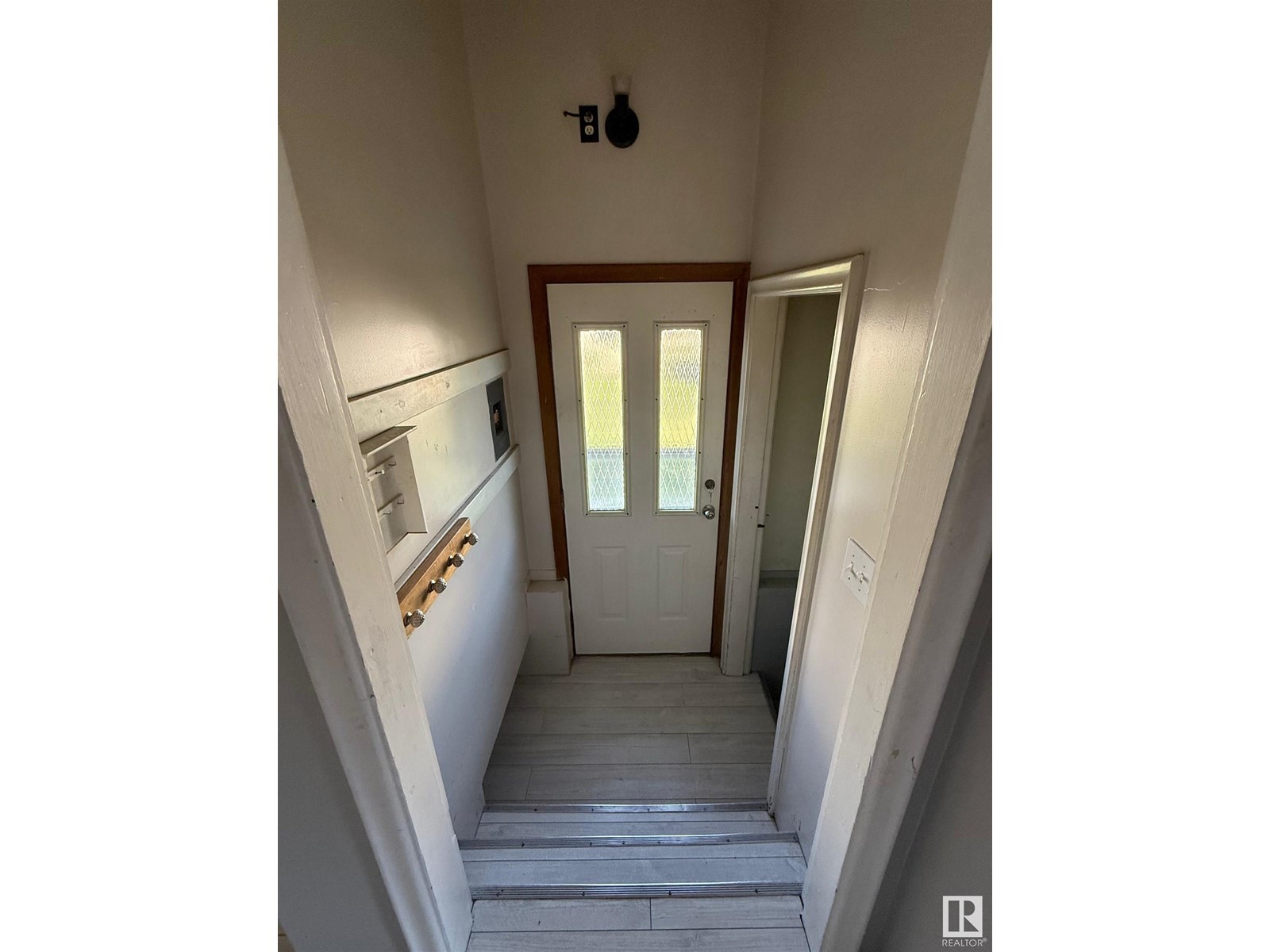 Photo 18 of 12425 126 St Nw, Edmonton AB